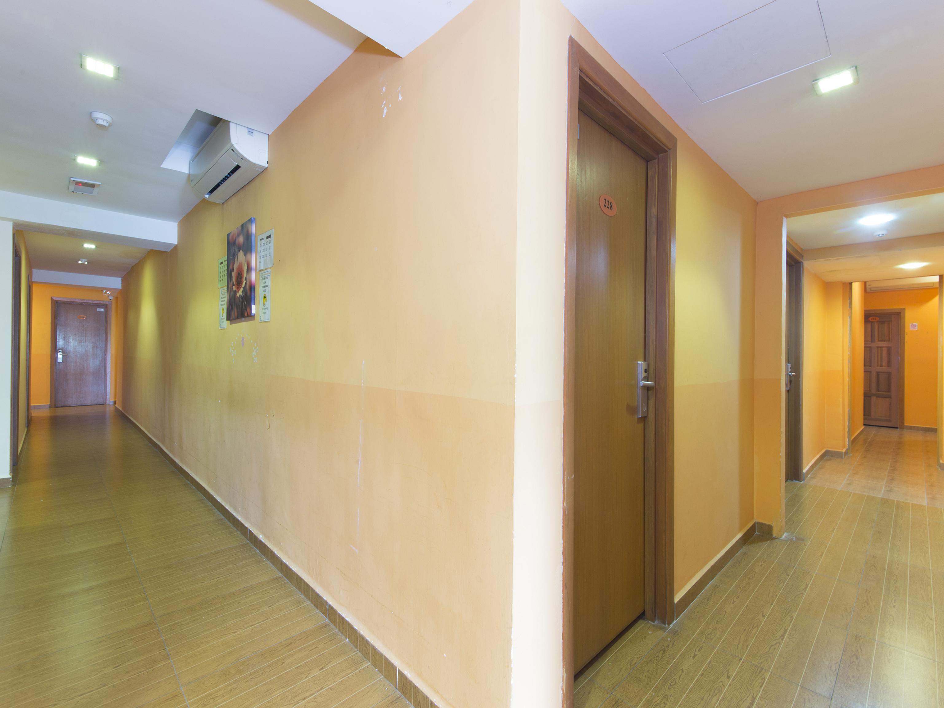 Oyo 419 City Boutique Hotel Банги Экстерьер фото