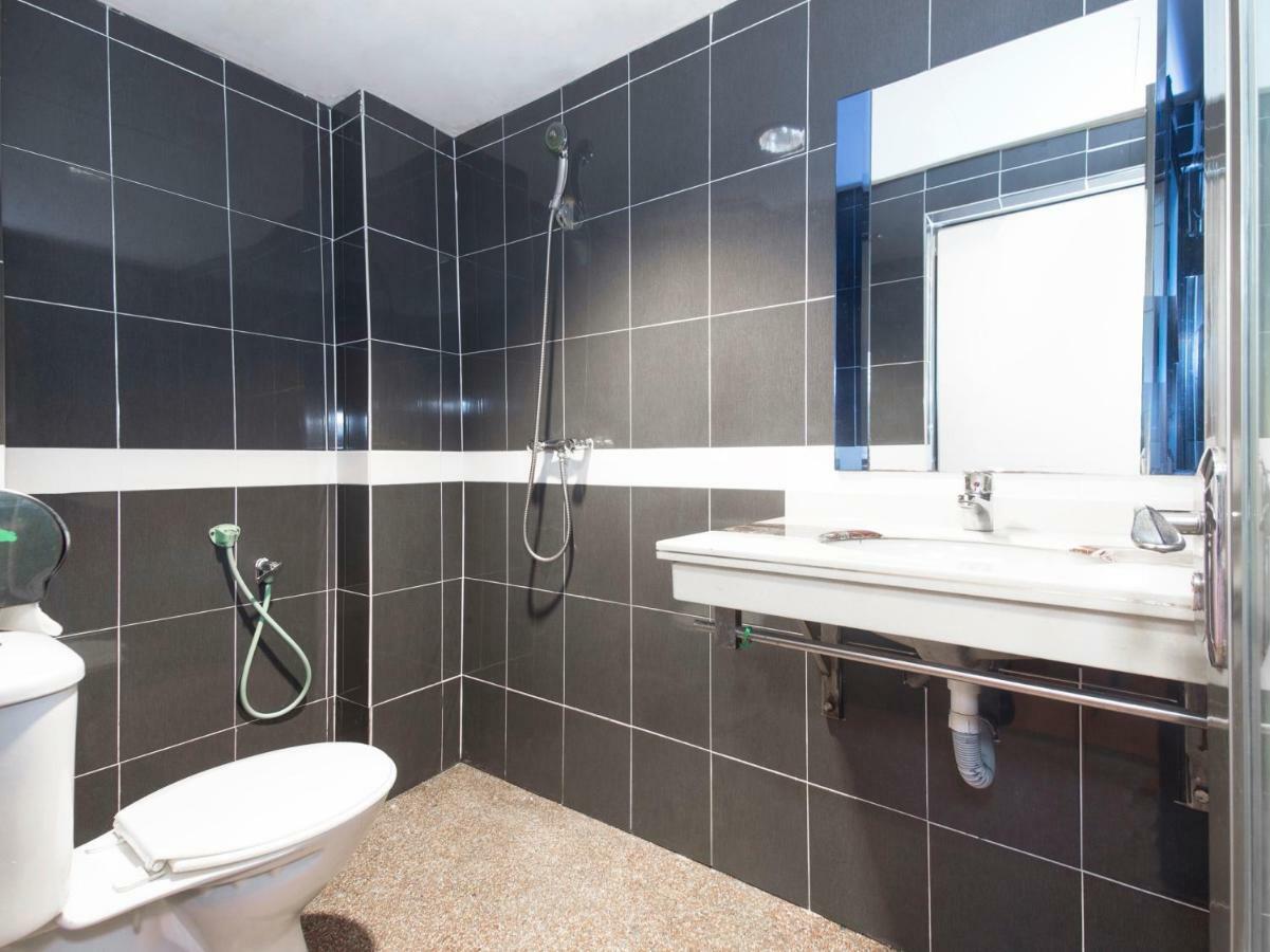 Oyo 419 City Boutique Hotel Банги Экстерьер фото