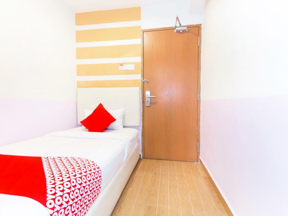 Oyo 419 City Boutique Hotel Банги Экстерьер фото