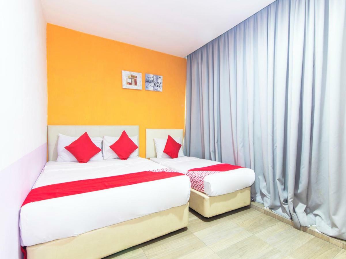 Oyo 419 City Boutique Hotel Банги Экстерьер фото