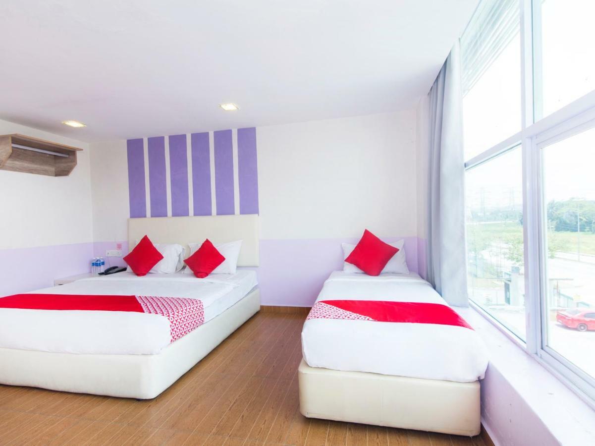 Oyo 419 City Boutique Hotel Банги Экстерьер фото
