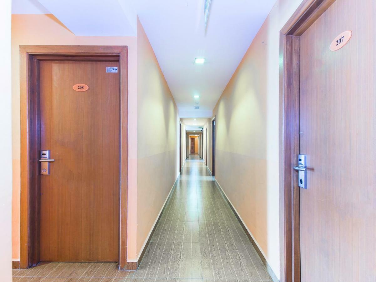 Oyo 419 City Boutique Hotel Банги Экстерьер фото