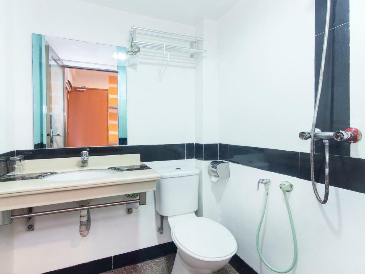 Oyo 419 City Boutique Hotel Банги Экстерьер фото