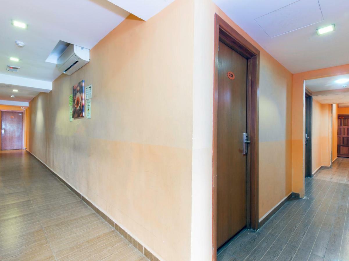 Oyo 419 City Boutique Hotel Банги Экстерьер фото
