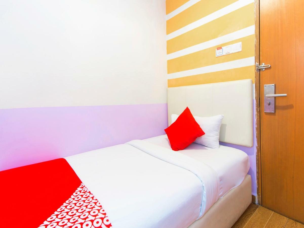 Oyo 419 City Boutique Hotel Банги Экстерьер фото