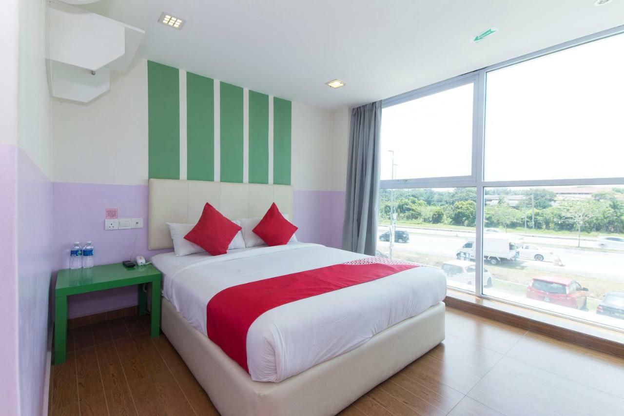 Oyo 419 City Boutique Hotel Банги Экстерьер фото